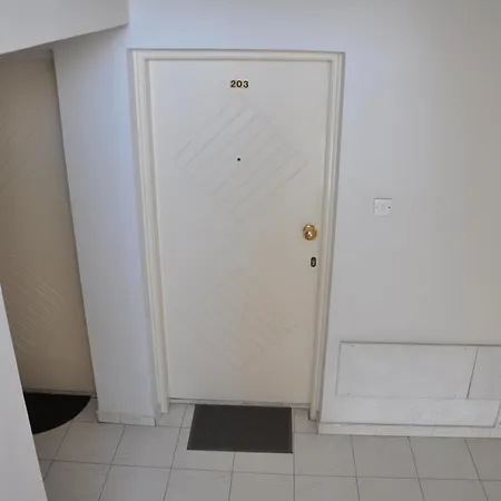 Mona's Cozy Near City Centre Apartment Larnaca
