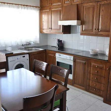 Mona's Cozy Near City Centre Апартаменты *